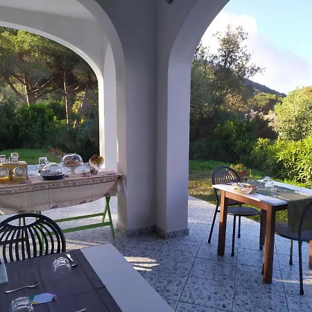 Bed & Breakfast Casa Corbezzolo 3*