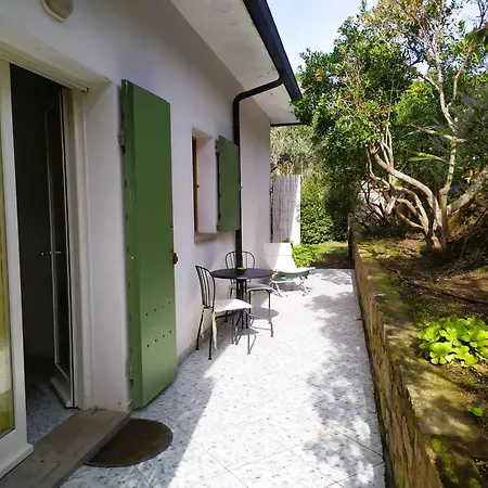 Bed & Breakfast Casa Corbezzolo 3*